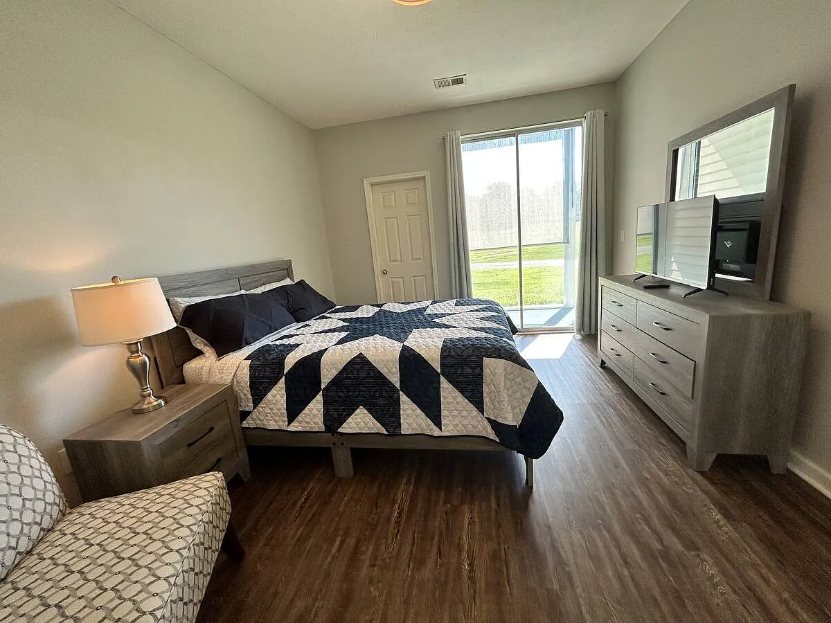 2 bed, 942 sqft, $1,650 — Photo 3