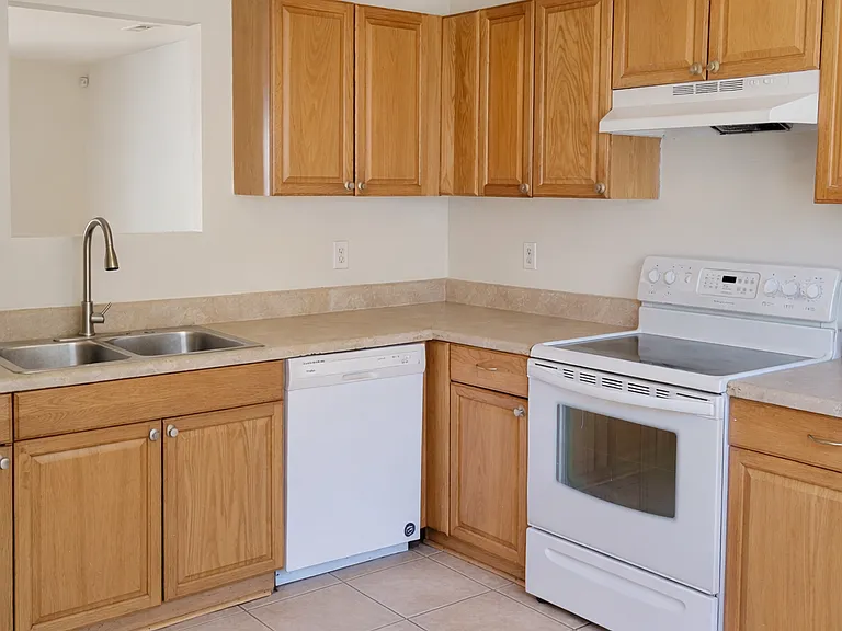 305 Civil Ct #F — Photo 9