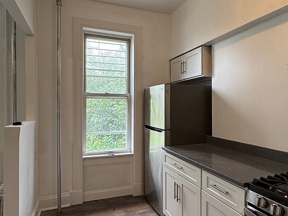 4th image of 417 Stanhope St #1