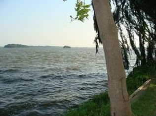 W10279 Shorecrest Dr, Fox Lake, WI 53933