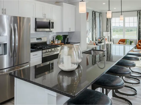 10586 Roundstone Ln, White Plains, MD 20695