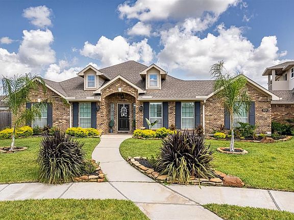 3rd image of 2028 Montezuma Ln