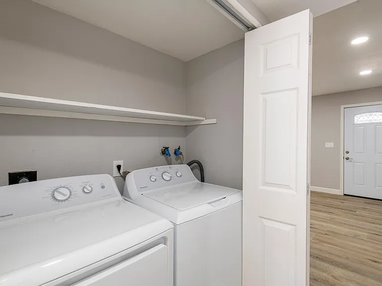 2386 Lava Dr — Photo 8