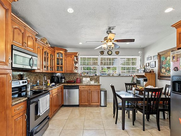 5th image of 6885 NW 14th Court