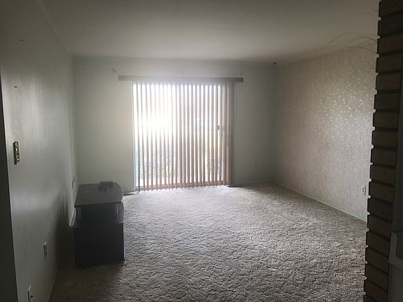 Lving room with sliding door