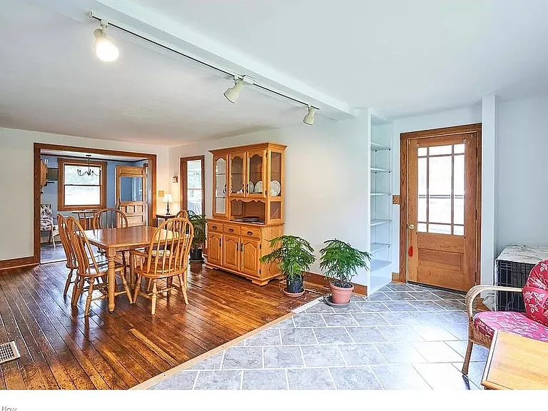 1477 Mogadore Rd — Photo 4