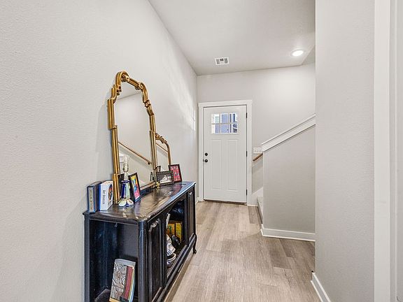 2nd image of 281 W Ash St #2