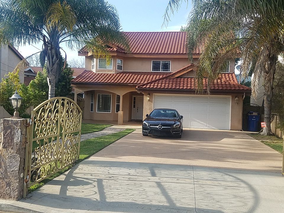 2nd image of 12165 Tiara St
