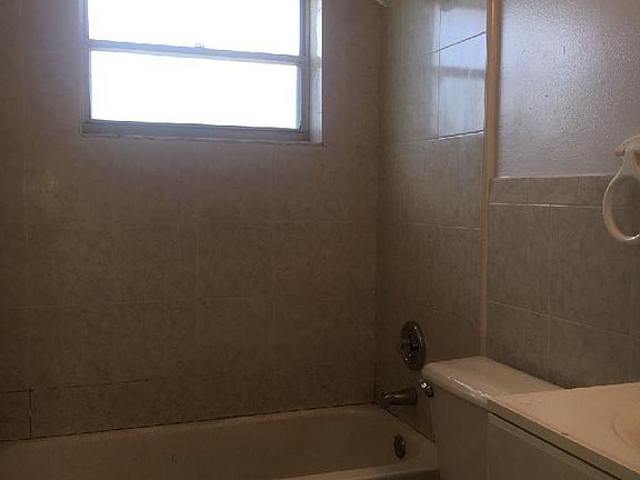 2nd image of 3049 Jennings Ave
