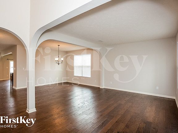 3rd image of 2840 Chalbury Dr