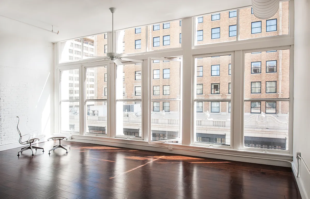 Building Photo - Lofts at Merchants Row