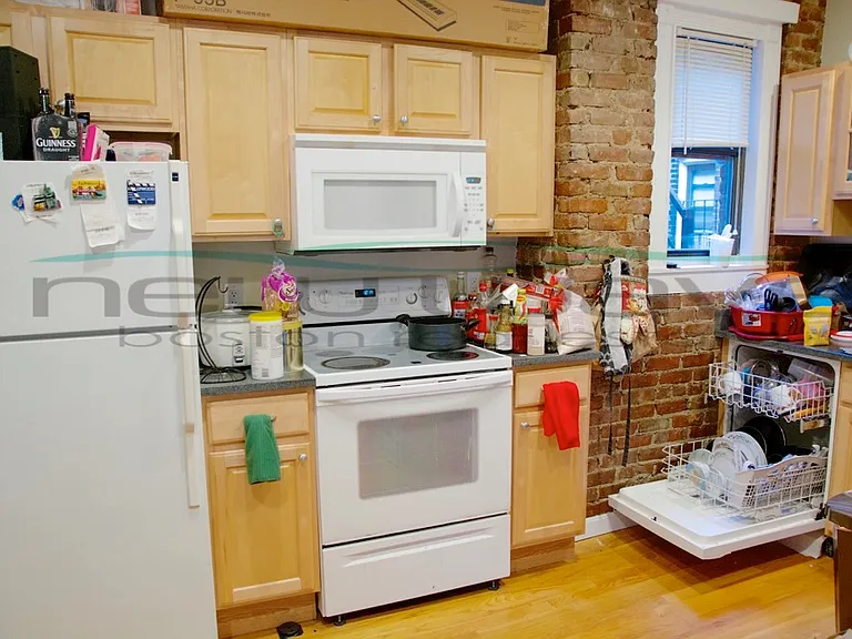 65 Burbank St #15 — Photo 4
