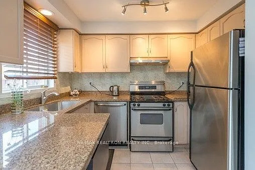 122 Benjamin Hood Cres — Photo 10