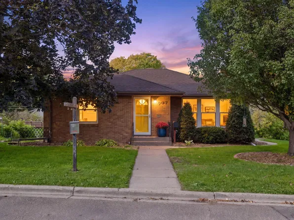 909 Manomin Ave, West Saint Paul, MN 55118