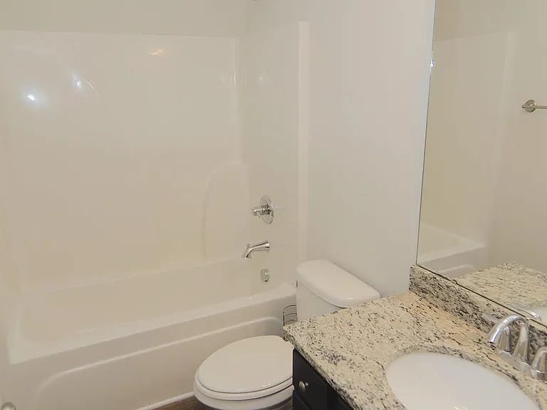 194 Bonhomme Cir — Photo 26