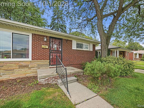 3rd image of 16816 Collinson Ave