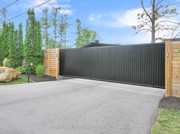 227 Grandview Rd, Ottawa, ON K2H 8B9