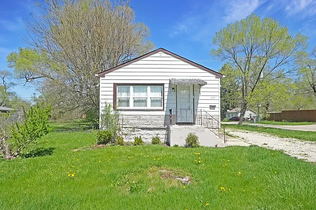 123 Riley Ave photo 1