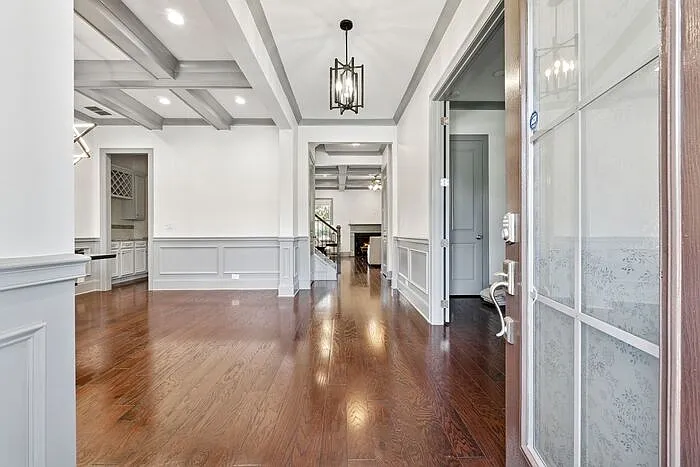 5 bed, 4.0 bath, 4076 sqft, $3,695 — Photo 2