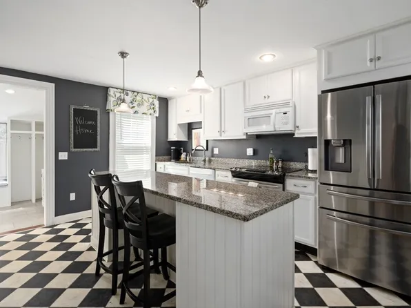 4 Olive St, Newburyport, MA 01950
