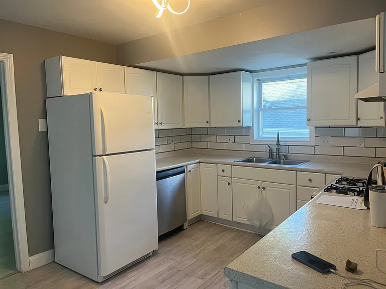 121 Flower Ave E #B — Photo 2