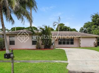 321 Canterbury Dr W, Riviera Beach, FL 33407