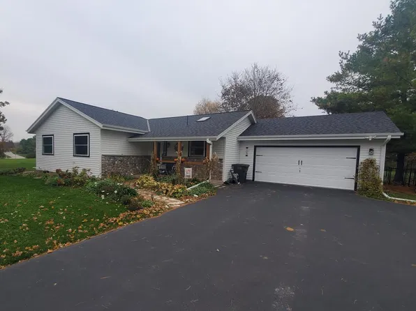 100 Morrissey DRIVE, North Prairie, WI 53153