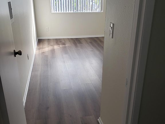 5th image of 16609 Vanowen St #211