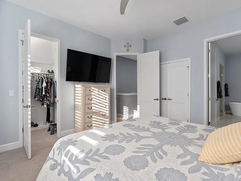 129 S Park Ave — Photo 10