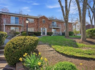 16 Kingswood Dr #2, Abington, MA 02351