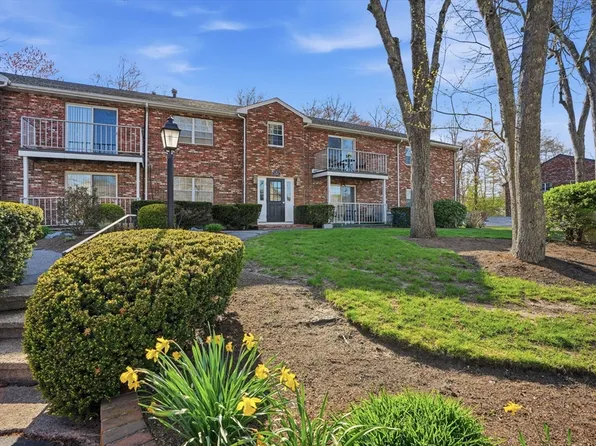 16 Kingswood Dr #2, Abington, MA 02351