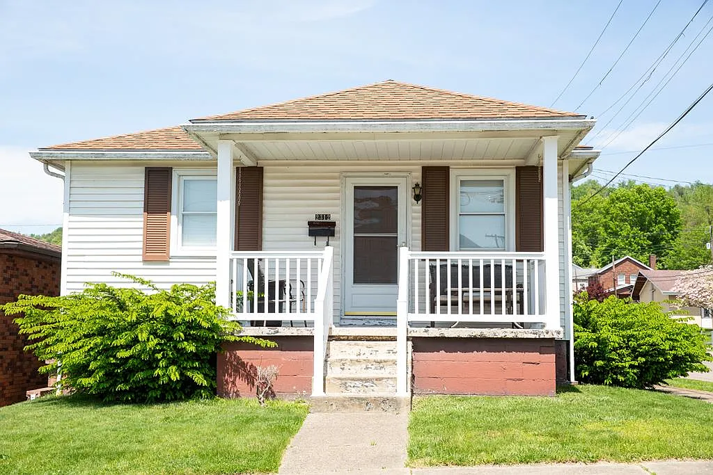 2312 Center St. photo 1