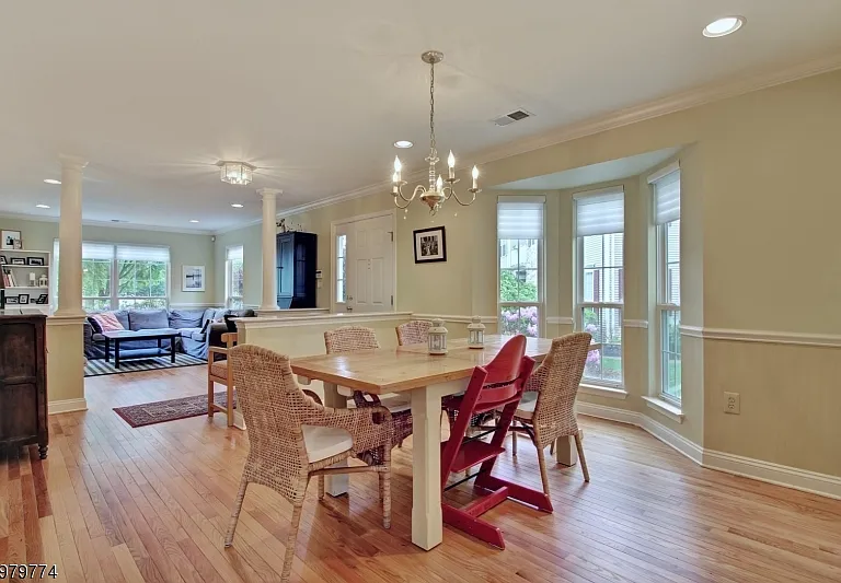 14 Mayflower Dr — Photo 5
