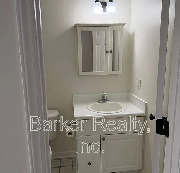 704 Southampton Dr — Photo 15