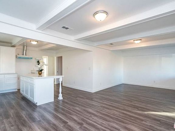 4th image of 5029 Cimarron St