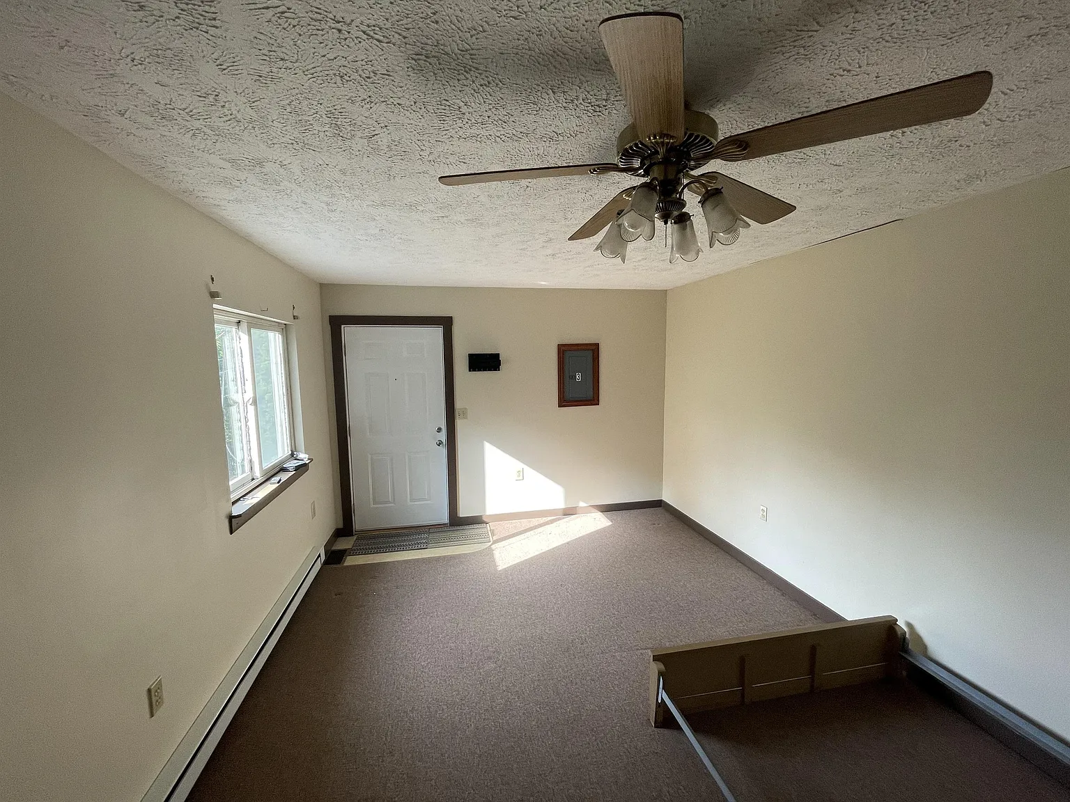 36 Thomas Drive - 3 — Photo 2
