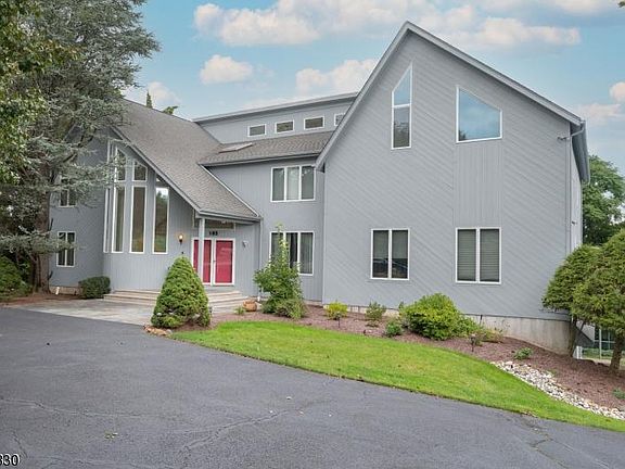 2nd image of 105 Windsor Dr