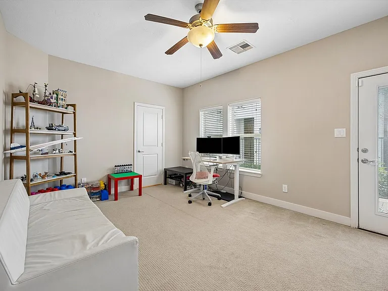 4220 Dickson St — Photo 21