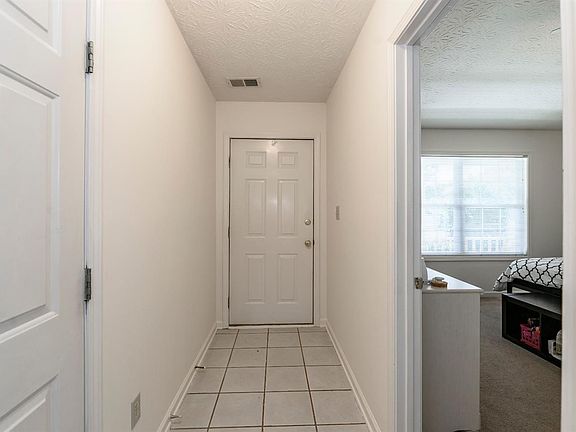 5th image of 513 Brook Farm Ct