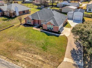 806 Country Club Dr, Joshua, TX 76058
