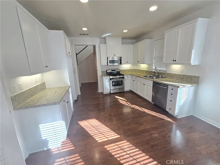 230 W Sparkleberry Ave — Photo 6