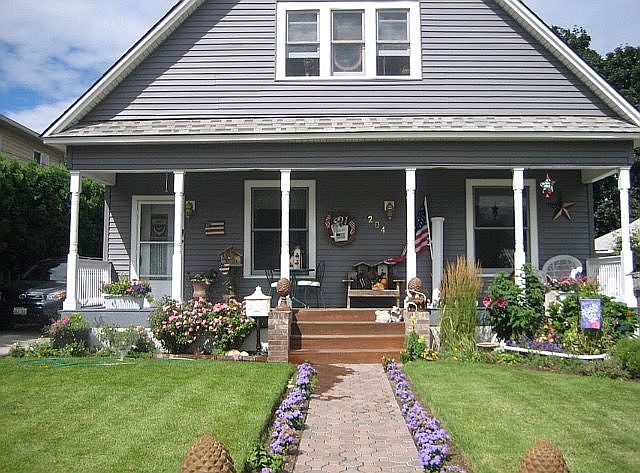 1st image of 204 N 24th Ave
