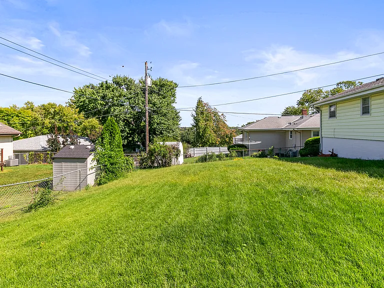 11214 Leavenworth St — Photo 29