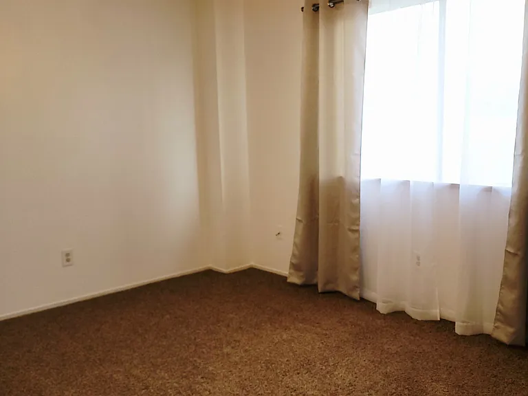 1136 Neal Dow Ave — Photo 11
