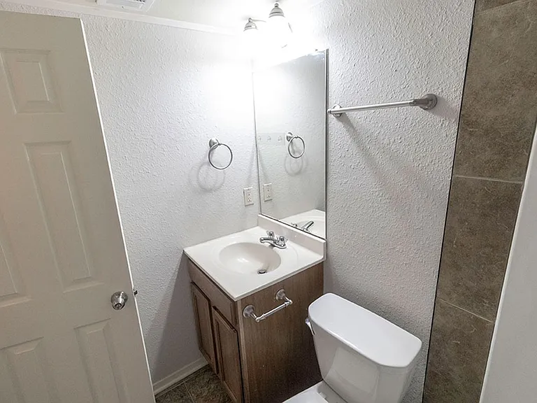 215 N West Blvd — Photo 27