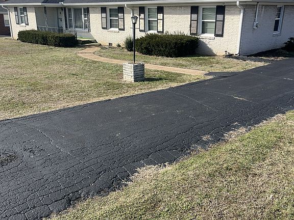 3rd image of 206 Clearview Cir