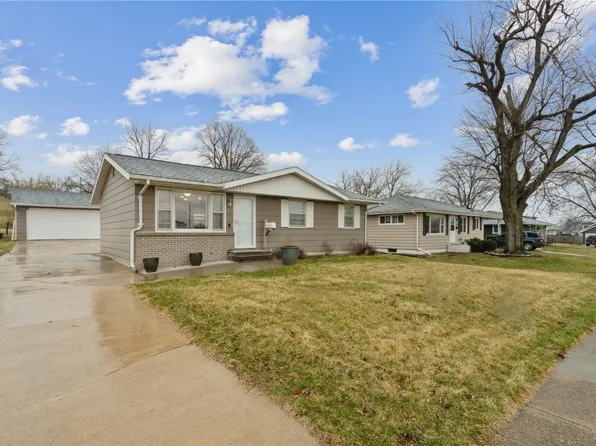 1212 N Ave NW, Cedar Rapids, IA 52405