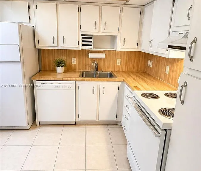900 Saint Charles Pl #520 — Photo 11