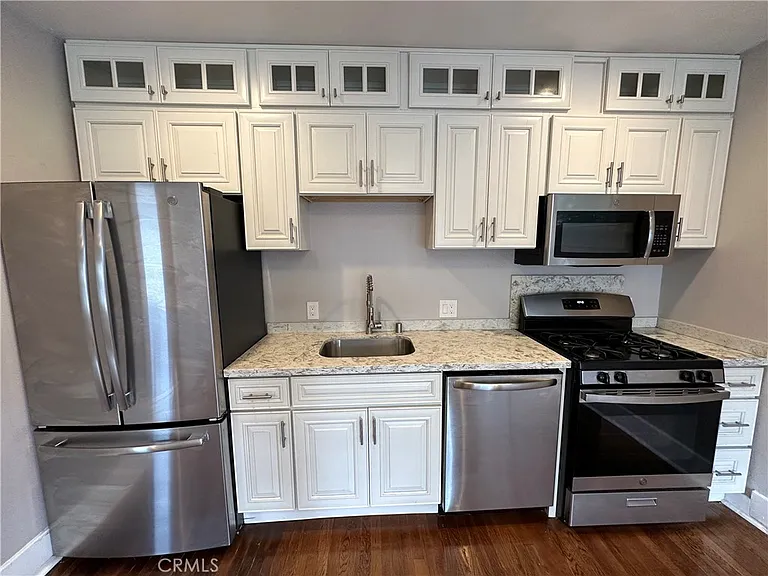 633 W Maple Ave — Photo 15