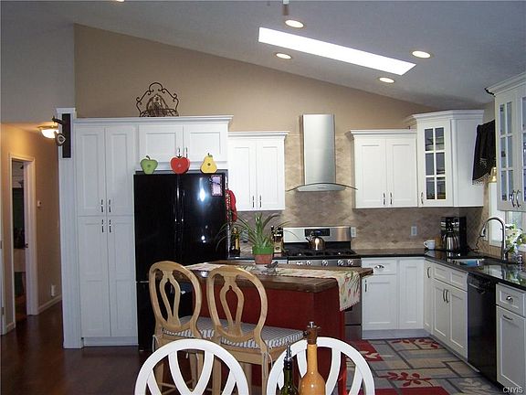 4th image of 970 Walden Pond Ln